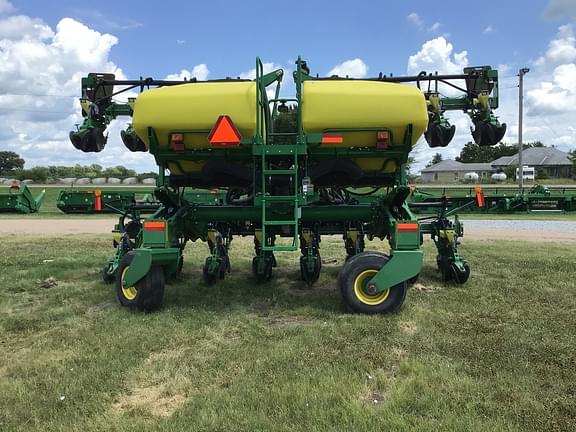 Image of John Deere 1720 equipment image 4