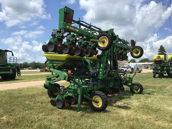 Image of John Deere 1720 equipment image 3
