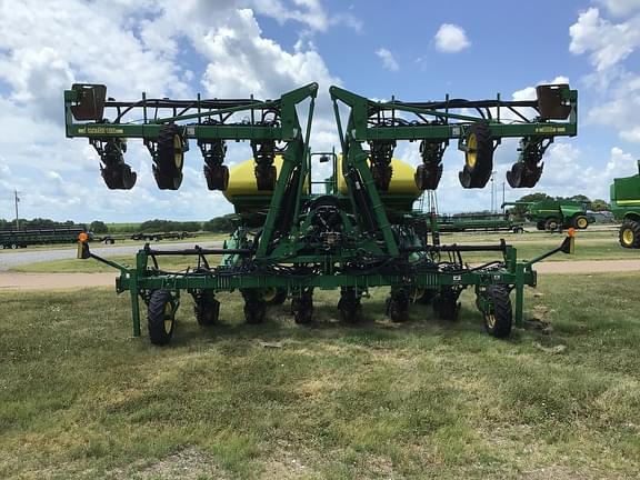 Image of John Deere 1720 equipment image 1