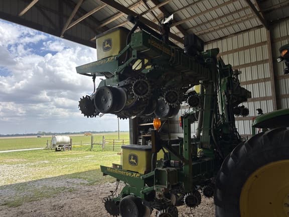 Image of John Deere 1720 equipment image 3