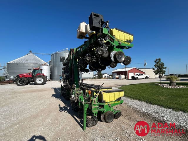 Image of John Deere 1720 equipment image 3