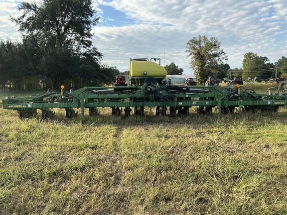 Image of John Deere 1720 equipment image 2