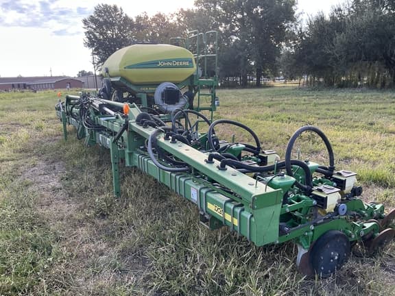 Image of John Deere 1720 equipment image 1