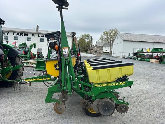 Image of John Deere 1750 equipment image 1