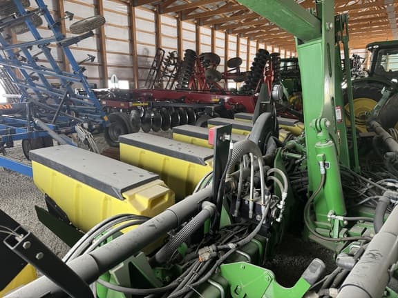 Image of John Deere 1760 equipment image 3