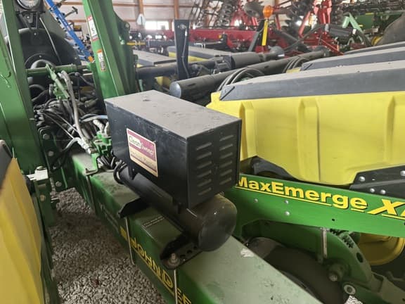 Image of John Deere 1760 equipment image 4