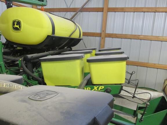 Image of John Deere 1760 equipment image 4