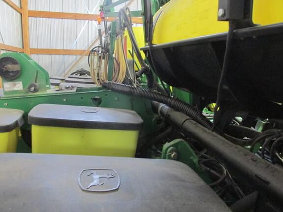 Image of John Deere 1760 equipment image 2