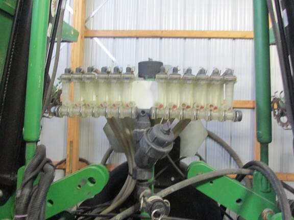 Image of John Deere 1760 equipment image 1
