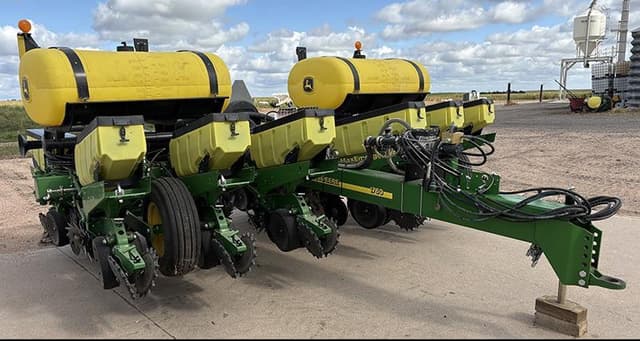 Image of John Deere 1760 equipment image 1