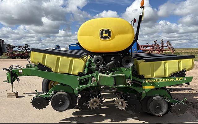 Image of John Deere 1760 equipment image 4