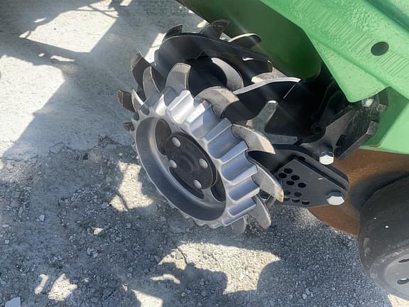 Image of John Deere 1760 equipment image 4