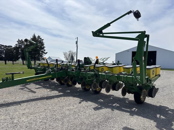 Image of John Deere 1760 equipment image 2