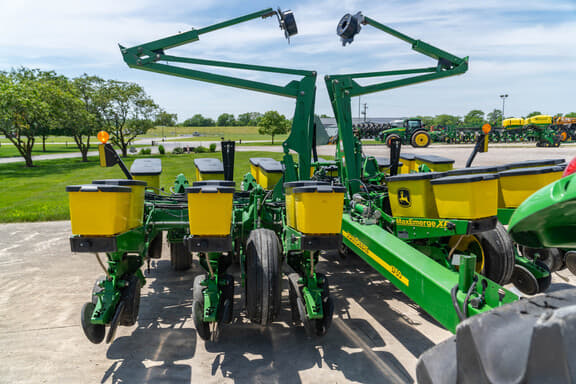 Image of John Deere 1760 equipment image 1