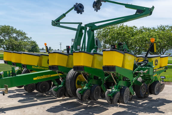 Image of John Deere 1760 equipment image 2