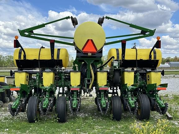 Image of John Deere 1760 equipment image 2