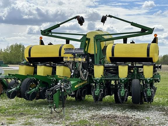 Image of John Deere 1760 equipment image 1