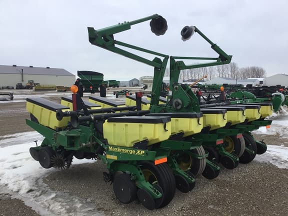 Image of John Deere 1760 equipment image 2