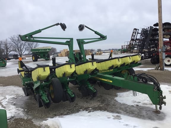 Image of John Deere 1760 equipment image 1