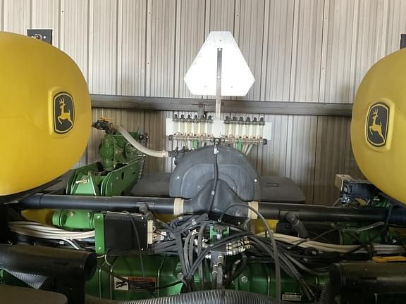 Image of John Deere 1760 equipment image 4