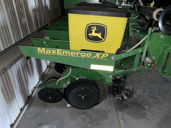 Image of John Deere 1760 equipment image 2
