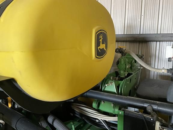 Image of John Deere 1760 equipment image 1