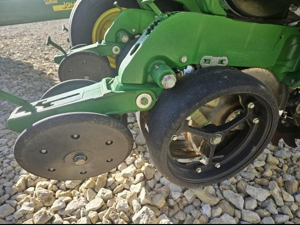 Image of John Deere 1760 equipment image 2