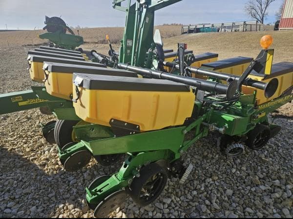 Image of John Deere 1760 equipment image 1