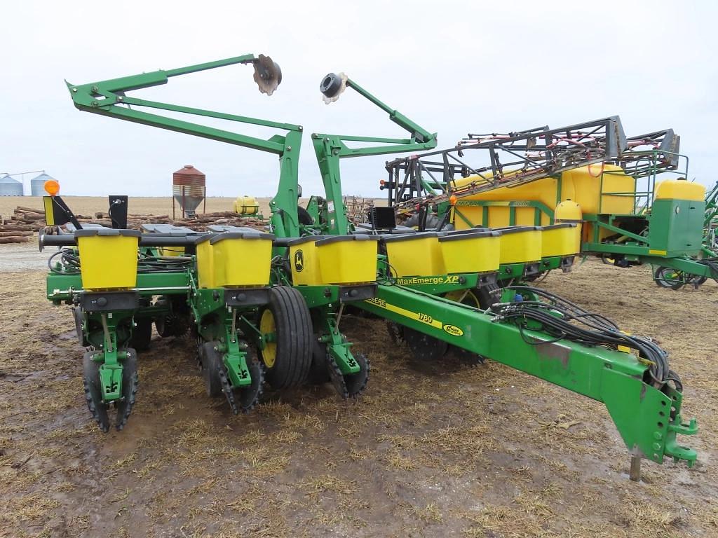 Image of John Deere 1760 Primary image