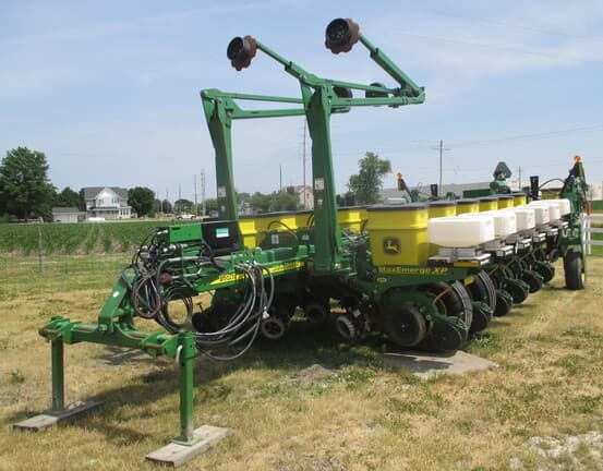 Image of John Deere 1770 equipment image 1