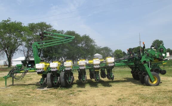 Image of John Deere 1770 equipment image 2