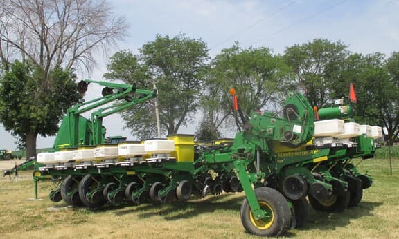 Image of John Deere 1770 equipment image 3