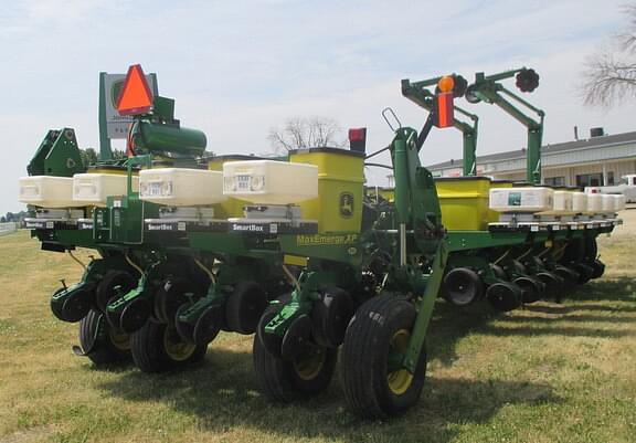 Image of John Deere 1770 equipment image 3