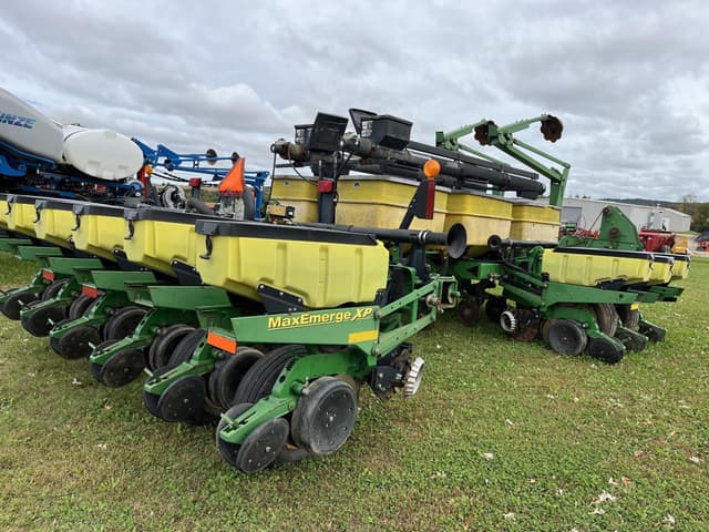 Image of John Deere 1770 equipment image 3