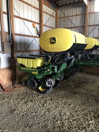 Main image John Deere 1770