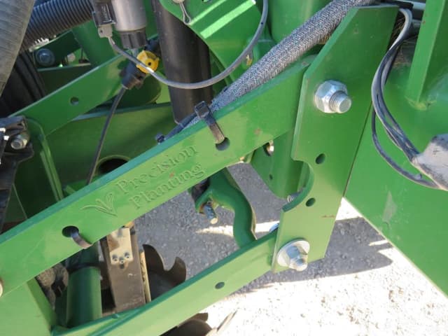 Image of John Deere 1770 equipment image 4