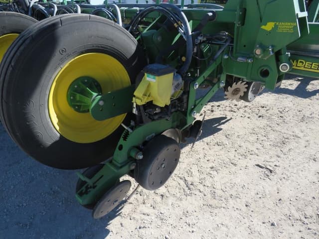 Image of John Deere 1770 equipment image 3