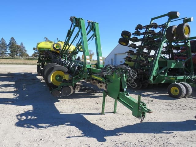 Image of John Deere 1770 equipment image 1