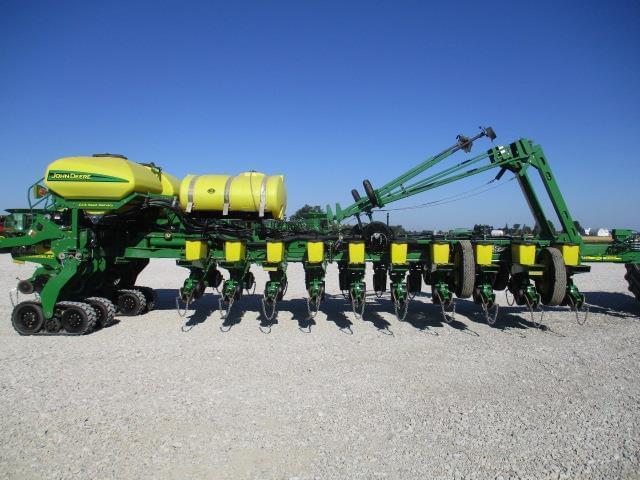 Image of John Deere 1770 equipment image 3