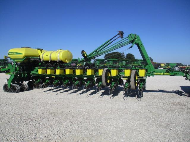 Image of John Deere 1770 equipment image 1