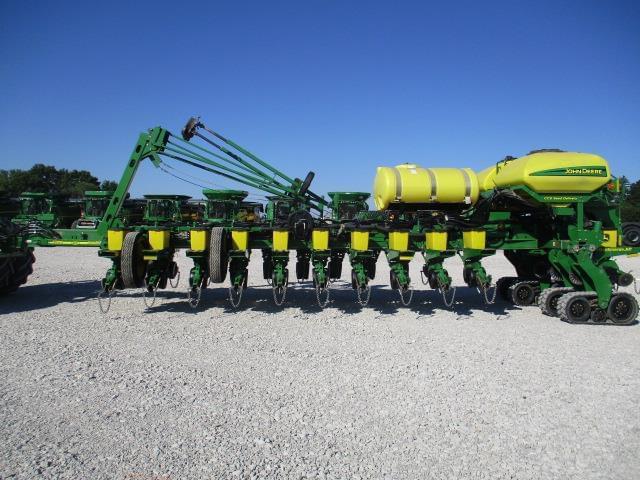 Image of John Deere 1770 equipment image 2