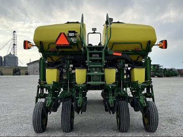 Image of John Deere 1770NT equipment image 4