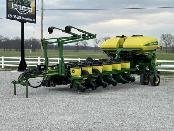 Image of John Deere 1770NT equipment image 1