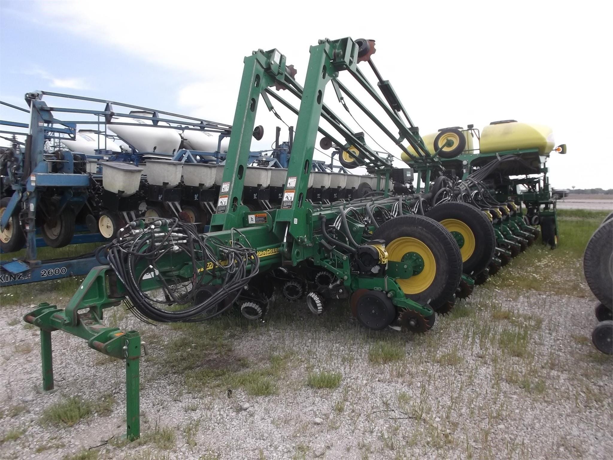 2012 John Deere 1770 Equipment Image0