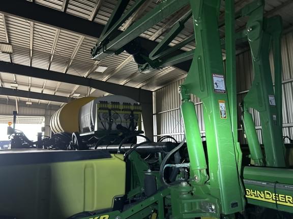Image of John Deere 1770 equipment image 2