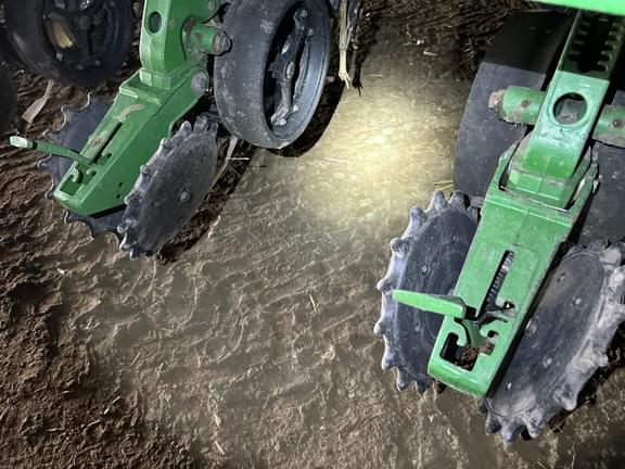 Image of John Deere 1770 equipment image 4