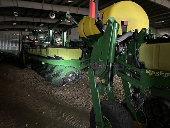 Image of John Deere 1770 equipment image 1