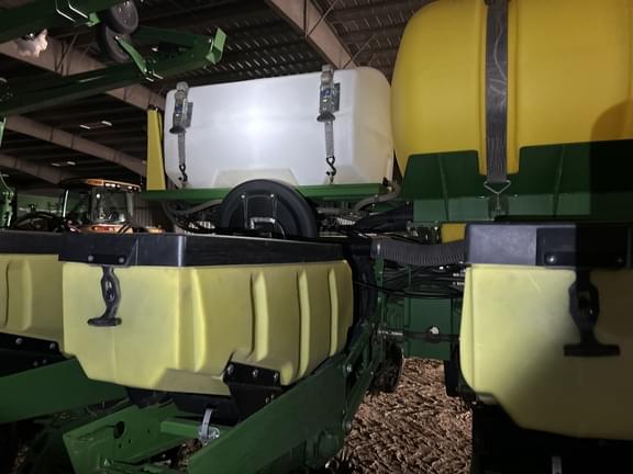 Image of John Deere 1770 equipment image 3