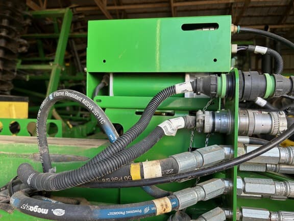 Image of John Deere 1770 equipment image 2