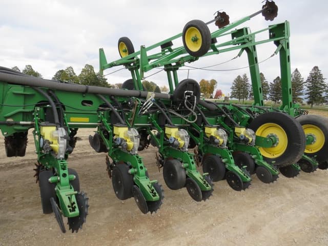 Image of John Deere 1770 equipment image 2